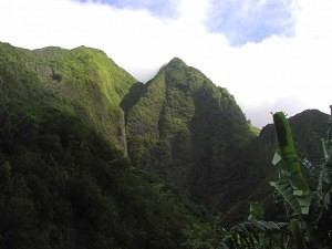West-Maui-Mountain-300x225.jpg