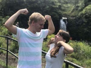 Quatsch am Wasserfall an der Road To Hana