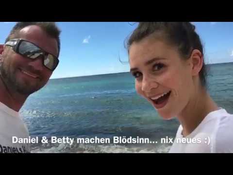 Schildkröten am Strand in Hawaii mit Betty Taube & Betty Goes Hawaii