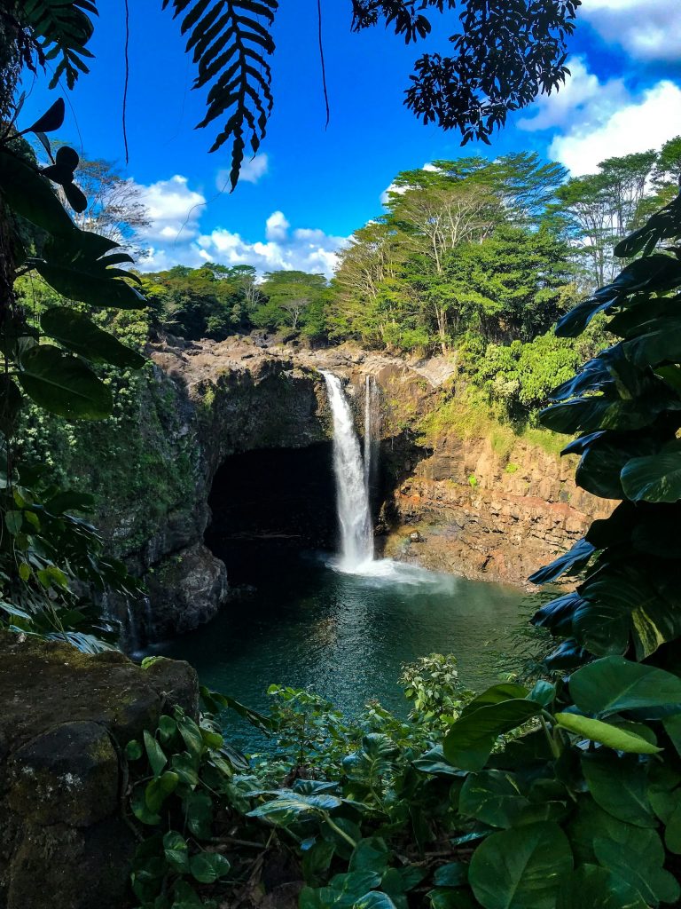 Besuch einer Farm bei Rainbow Falls – Big Island